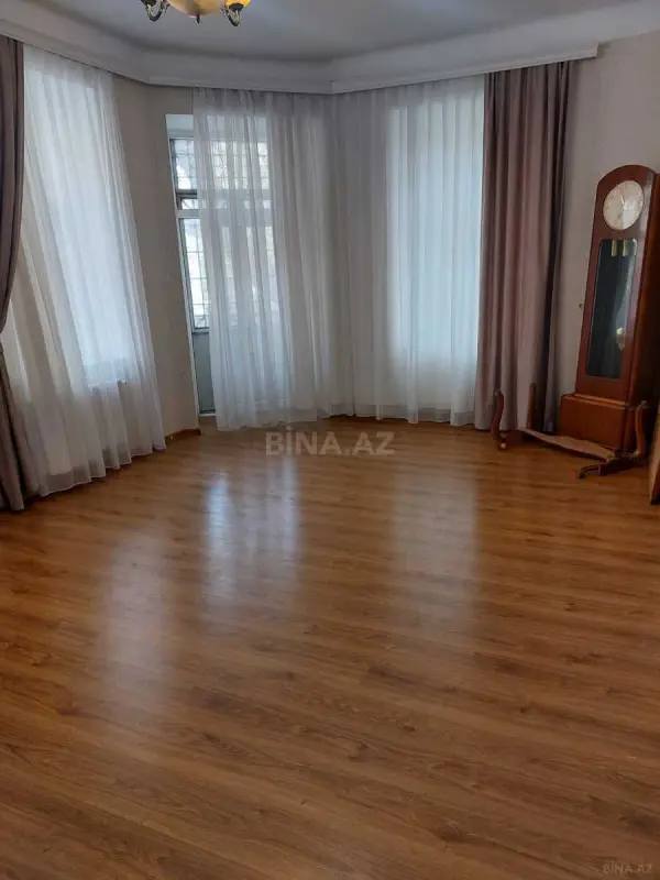 Kirayə verilir 3 otaqlı ofis 130 m²
