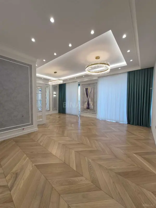 Satılır 4 otaqlı mənzil 180 m²