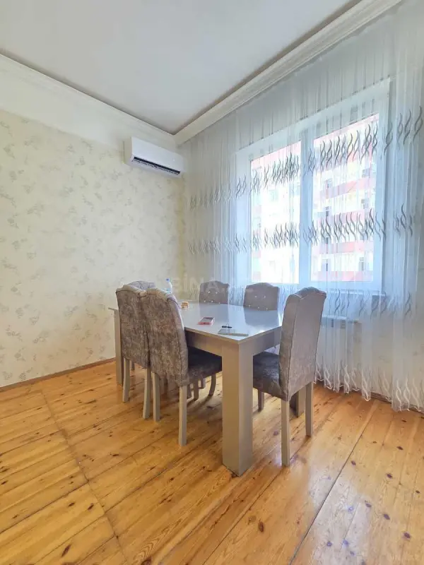 Kirayə verilir 2 otaqlı mənzil 90 m²