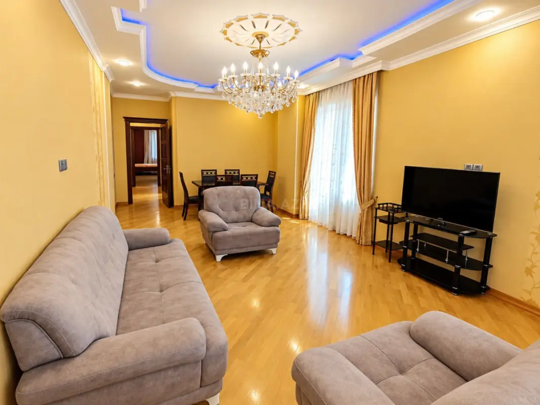 Kirayə verilir 3 otaqlı mənzil 145 m²