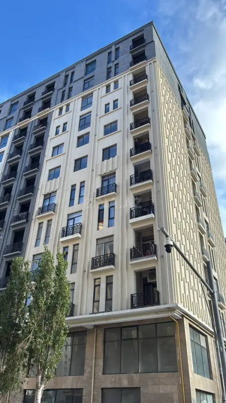 Satılır 4 otaqlı mənzil 185 m²