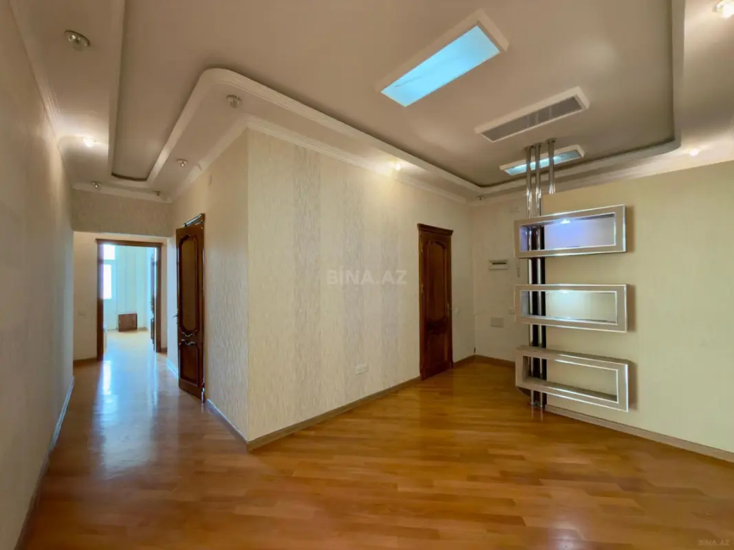 Satılır 3 otaqlı mənzil 135 m²