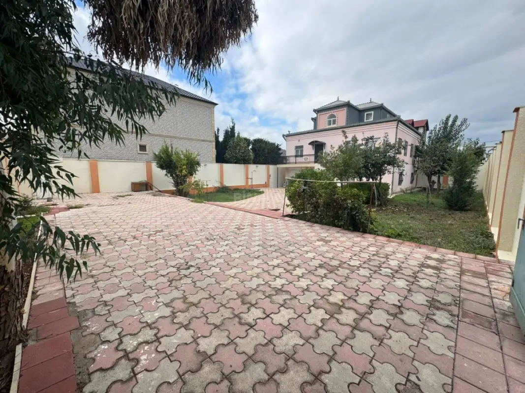Kirayə verilir 7 otaqlı həyət evi 450 m²