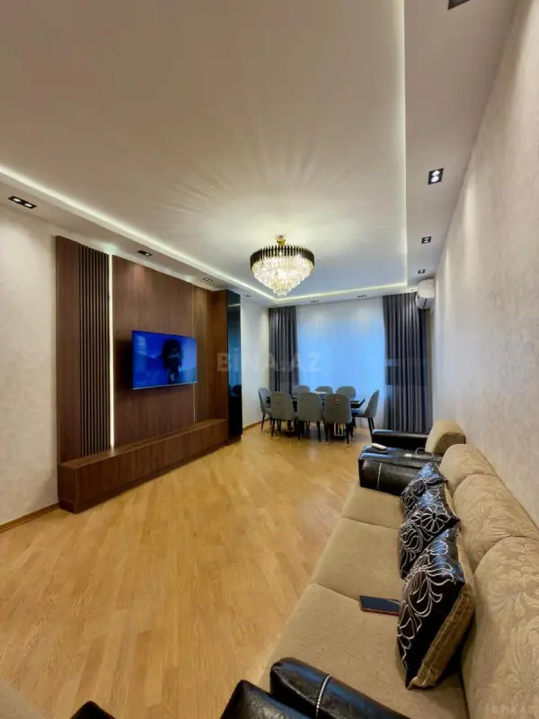 Satılır 4 otaqlı mənzil 160 m²