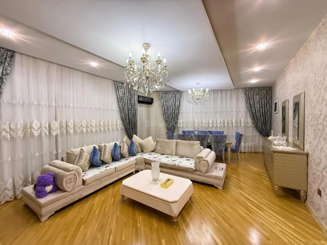 Satılır 3 otaqlı mənzil 140 m²