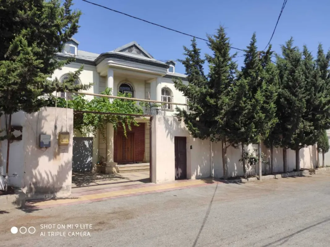 Kirayə verilir 8 otaqlı həyət evi 450 m²