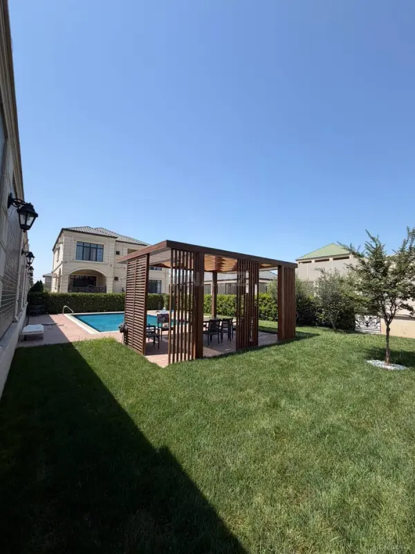 Satılır 11 otaqlı həyət evi 450 m²
