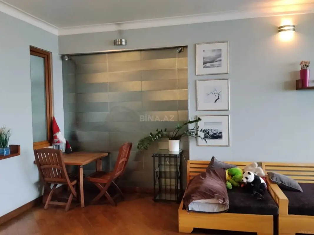 Satılır 5 otaqlı mənzil 180 m²