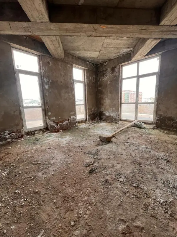Satılır 5 otaqlı mənzil 260 m²