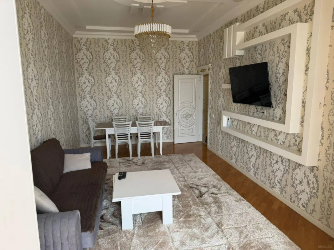 Kirayə verilir 2 otaqlı mənzil 96 m²