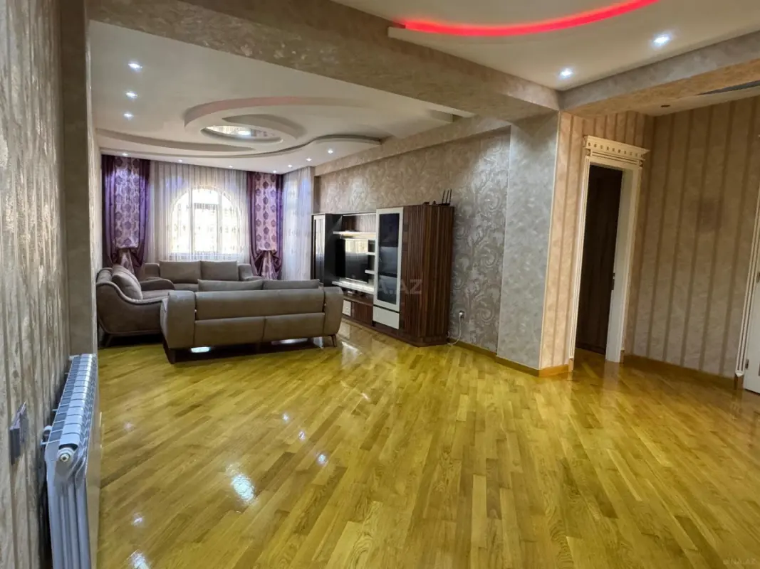 Satılır 3 otaqlı mənzil 140 m²
