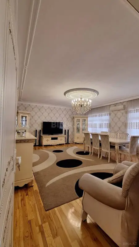 Satılır 5 otaqlı mənzil 135 m²