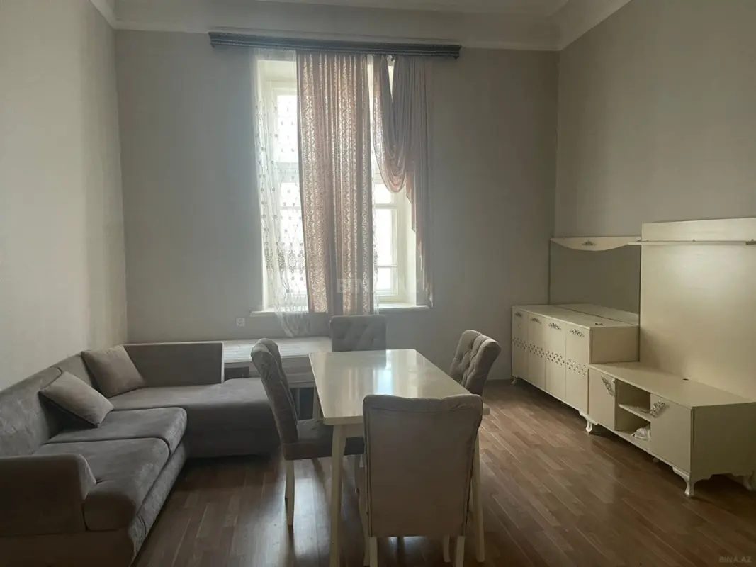 Kirayə verilir 2 otaqlı mənzil 80 m²