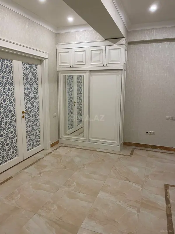 Kirayə verilir 6 otaqlı mənzil 250 m²