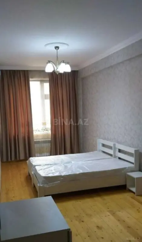 Kirayə verilir 2 otaqlı mənzil 105 m²