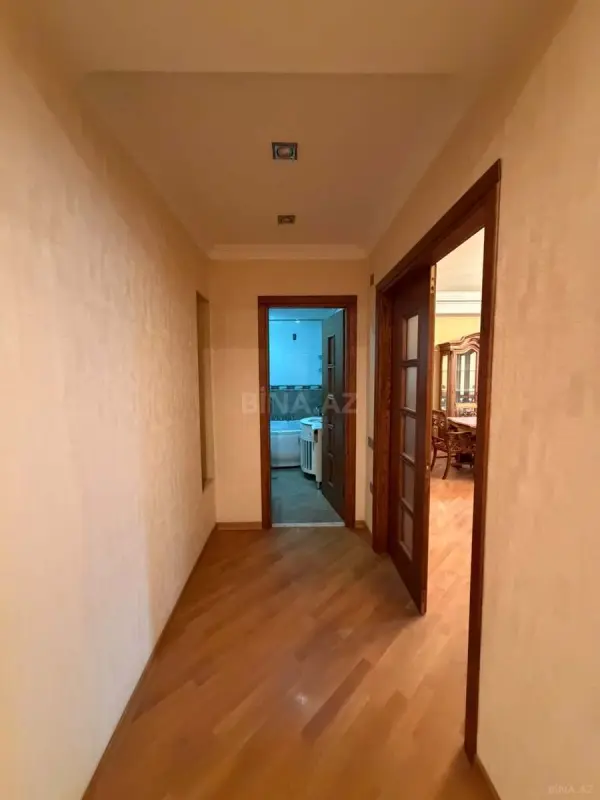Satılır 5 otaqlı mənzil 205 m²