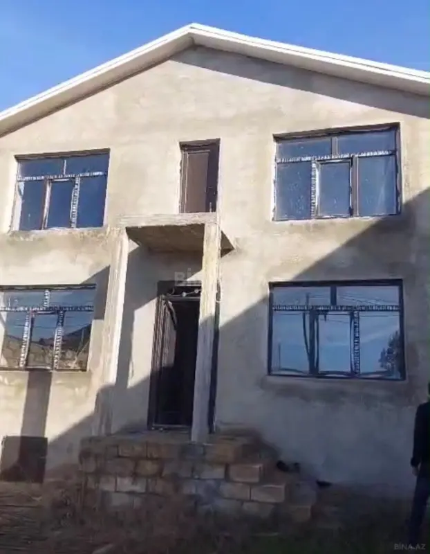 Satılır 6 otaqlı həyət evi 200 m²