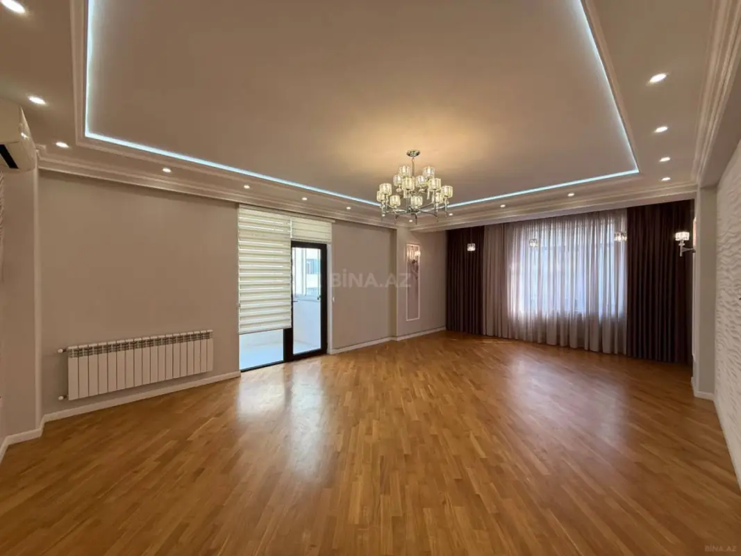 Satılır 3 otaqlı mənzil 130 m²