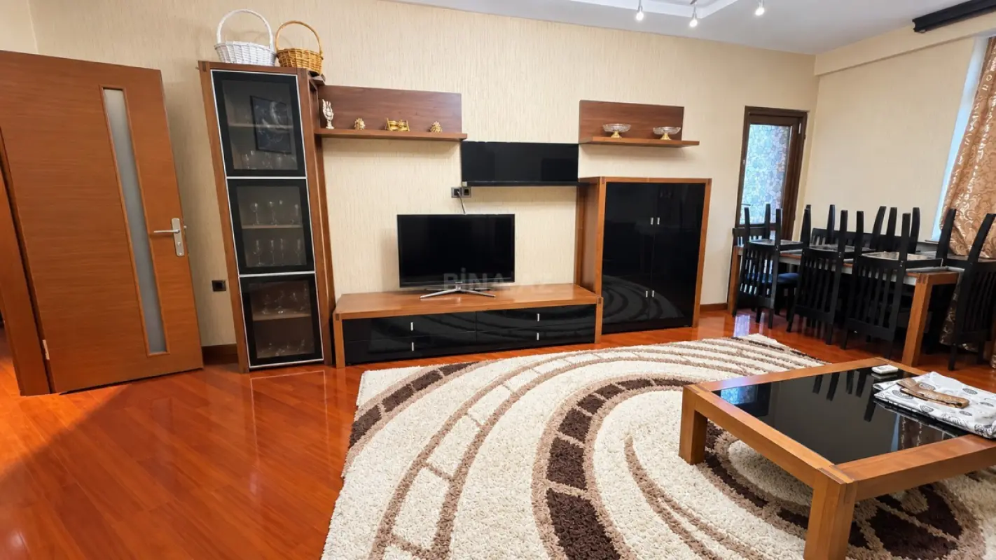 Satılır 2 otaqlı mənzil 104 m²