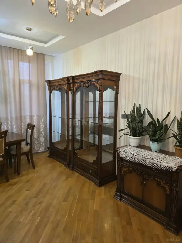 Kirayə verilir 2 otaqlı mənzil 115 m²