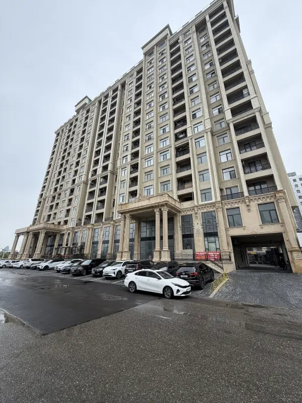 Satılır obyekt 400 m²
