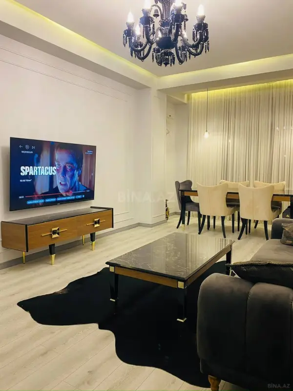Satılır 3 otaqlı mənzil 132 m²