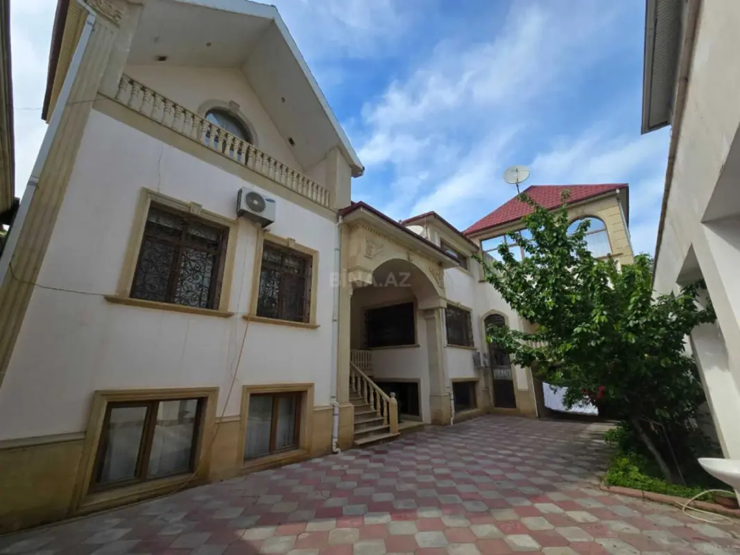 Satılır 11 otaqlı həyət evi 600 m²