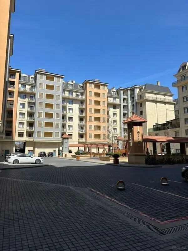 Kirayə verilir 3 otaqlı mənzil 130 m²