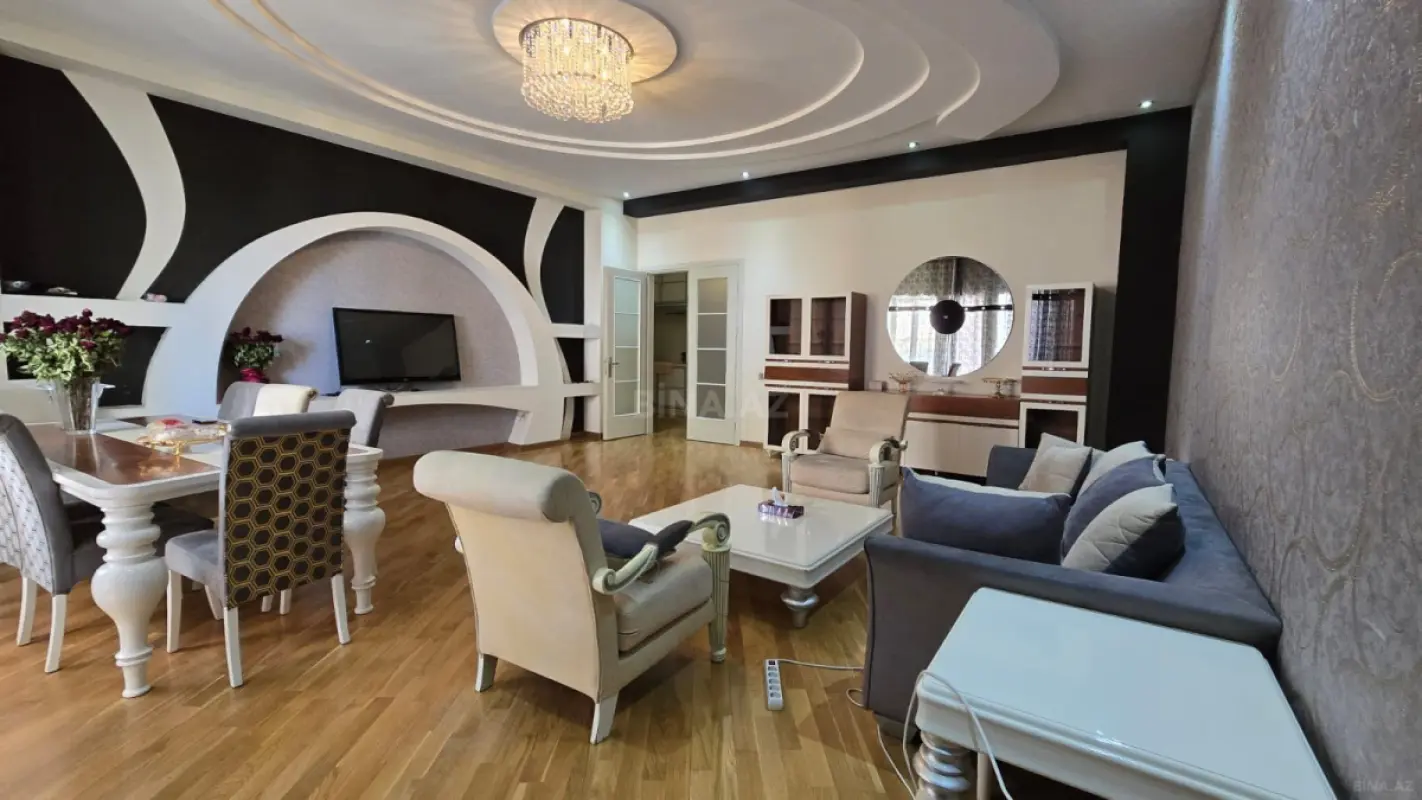 Satılır 3 otaqlı mənzil 162 m²