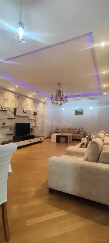 Kirayə verilir 2 otaqlı mənzil 110 m²