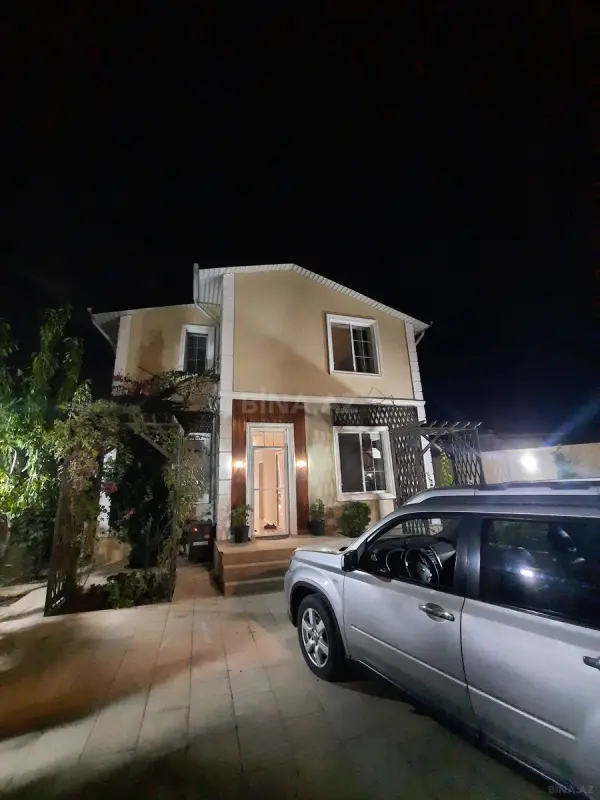 Satılır 6 otaqlı həyət evi 200 m²