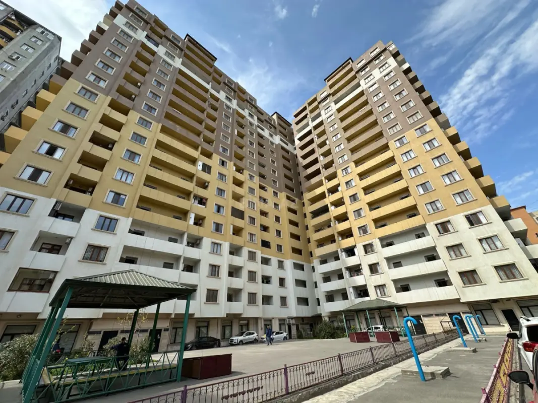 Satılır 1 otaqlı mənzil 64 m²