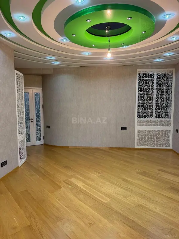 Satılır 4 otaqlı mənzil 177 m²