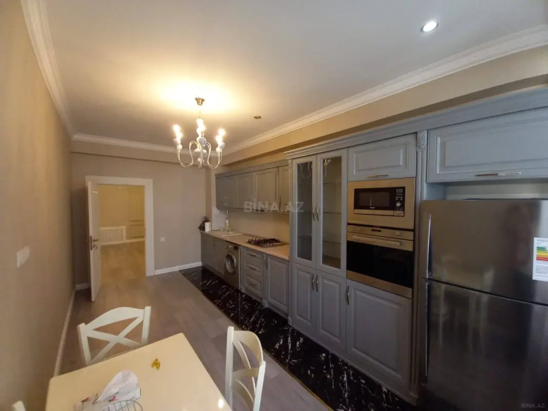Kirayə verilir 3 otaqlı mənzil 176 m²
