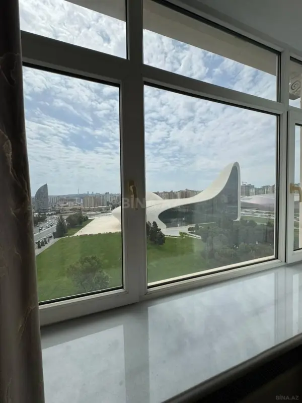Satılır 4 otaqlı mənzil 170 m²