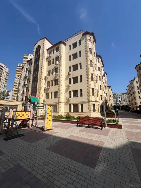 Satılır 3 otaqlı mənzil 130 m²
