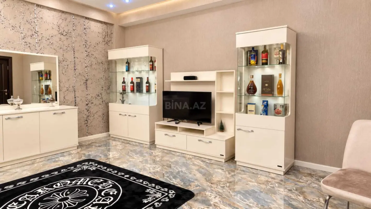 Kirayə verilir 2 otaqlı mənzil 90 m²