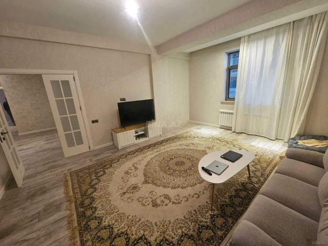 Satılır 3 otaqlı mənzil 130 m²