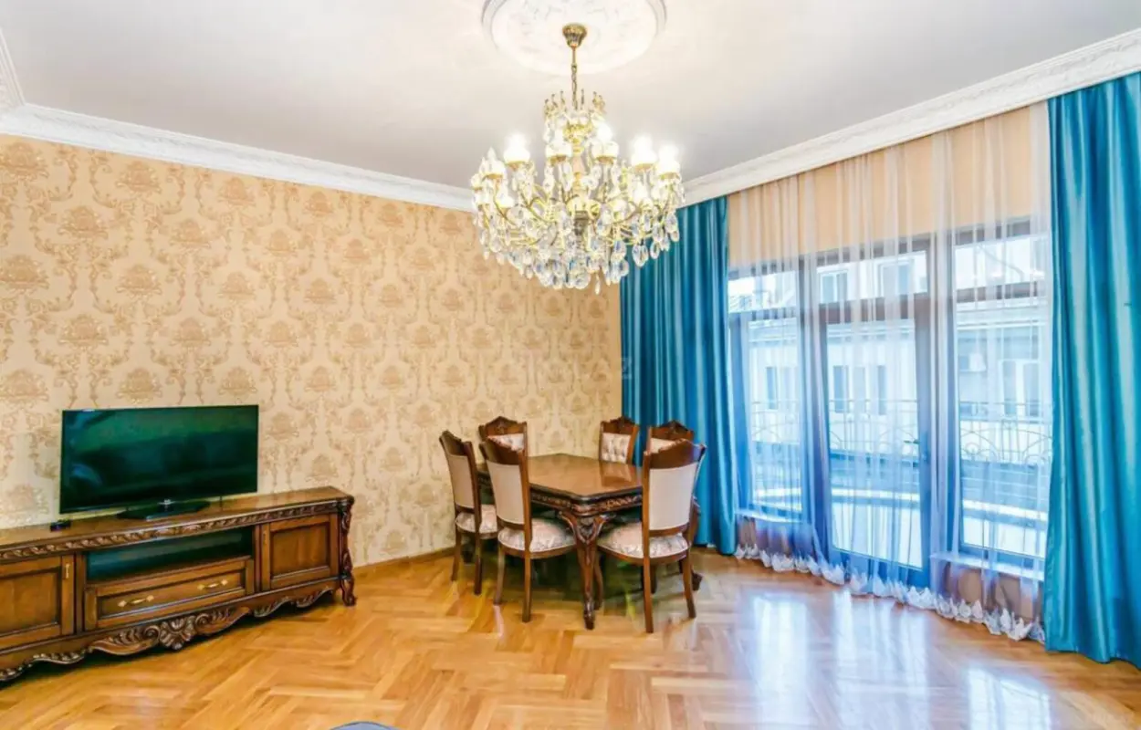 Kirayə verilir 3 otaqlı mənzil 170 m²