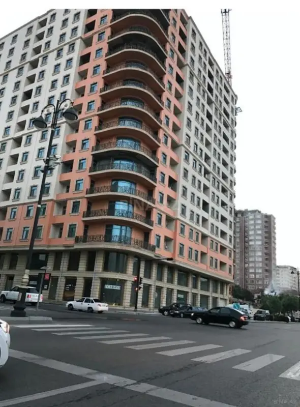 Kirayə verilir 3 otaqlı mənzil 134 m²