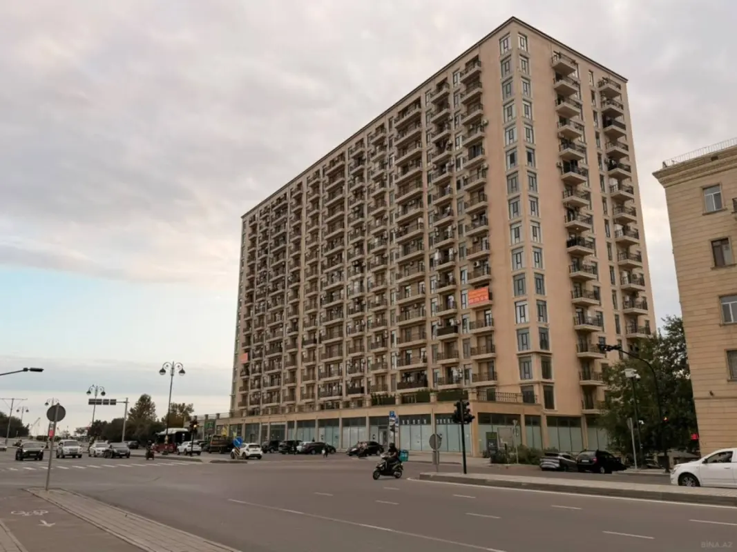 Satılır 3 otaqlı mənzil 138 m²