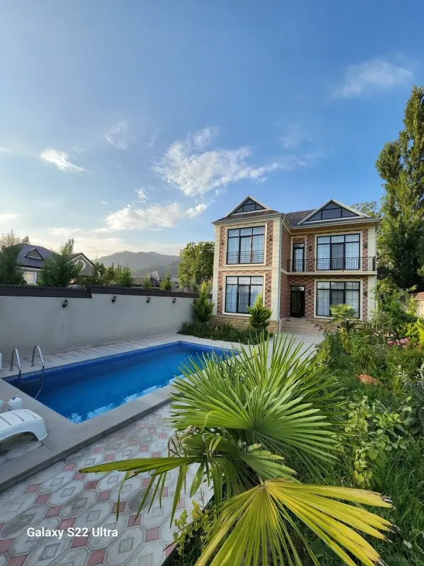 Kirayə verilir 6 otaqlı həyət evi 188 m²