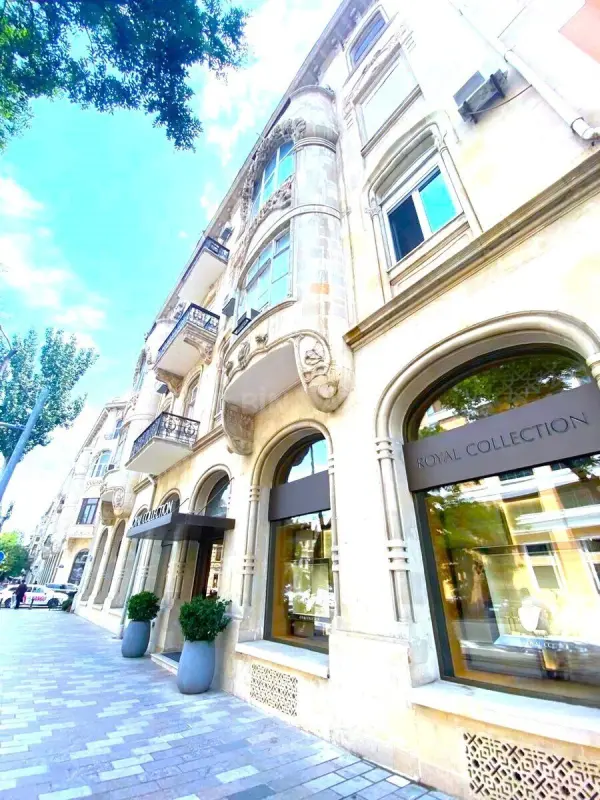 Kirayə verilir 7 otaqlı mənzil 238 m²