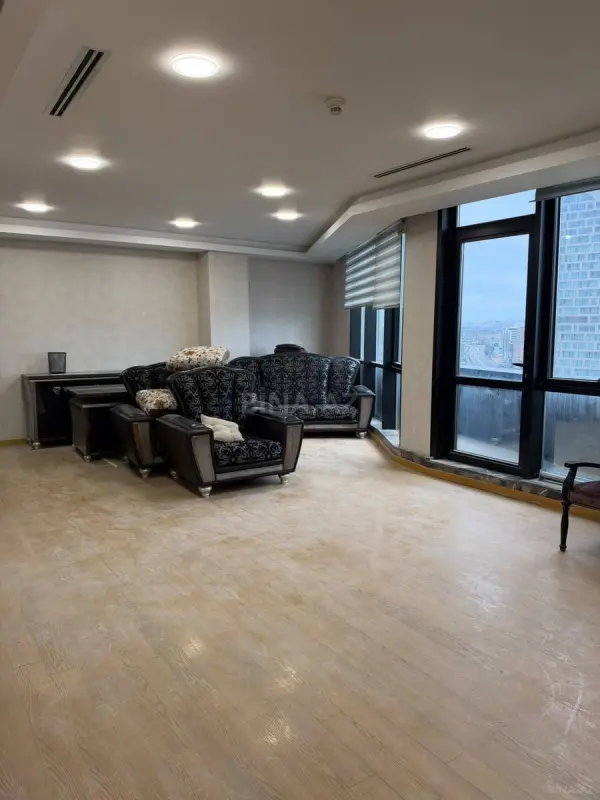 Kirayə verilir 6 otaqlı ofis 230 m²