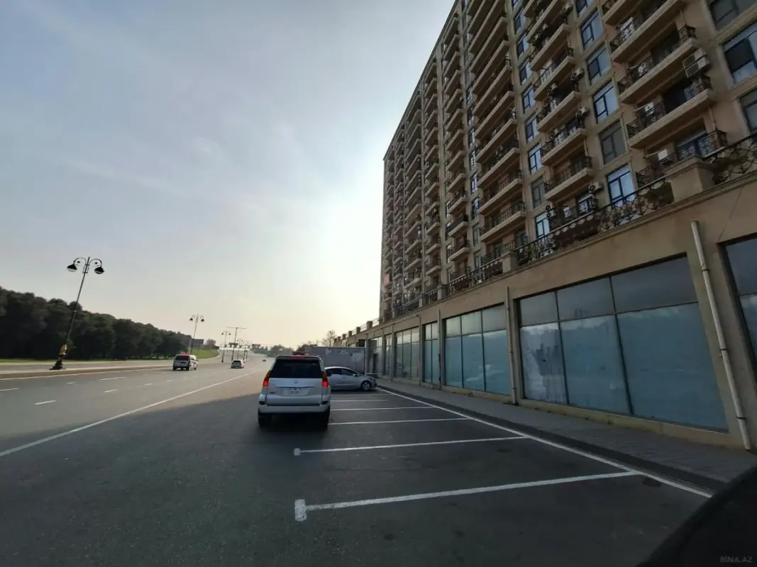 Satılır 4 otaqlı mənzil 179 m²