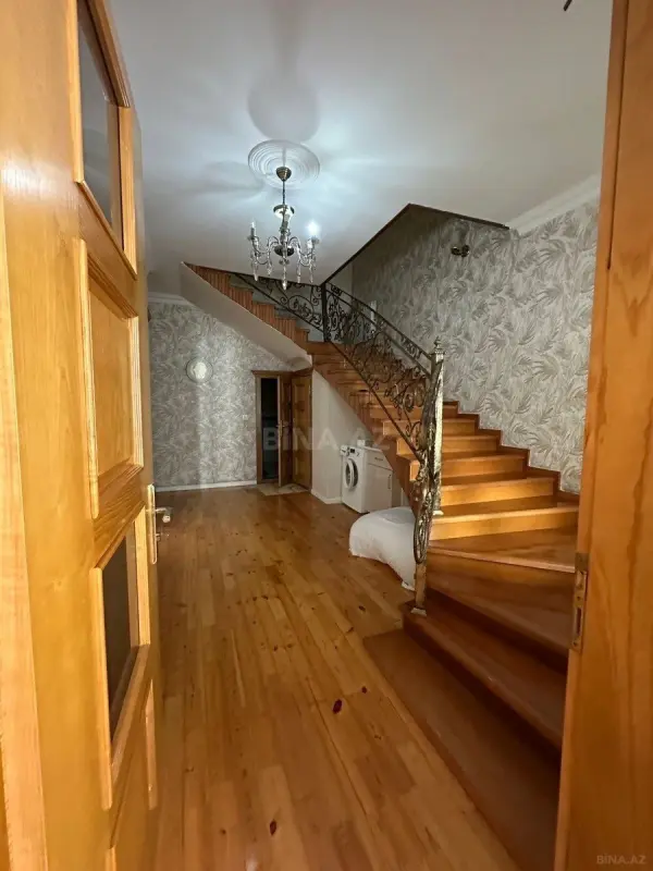 Satılır 6 otaqlı həyət evi 240 m²