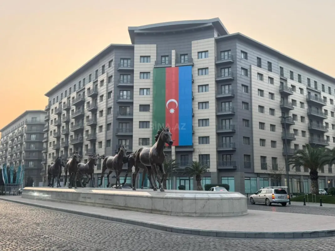 Satılır 3 otaqlı mənzil 140 m²