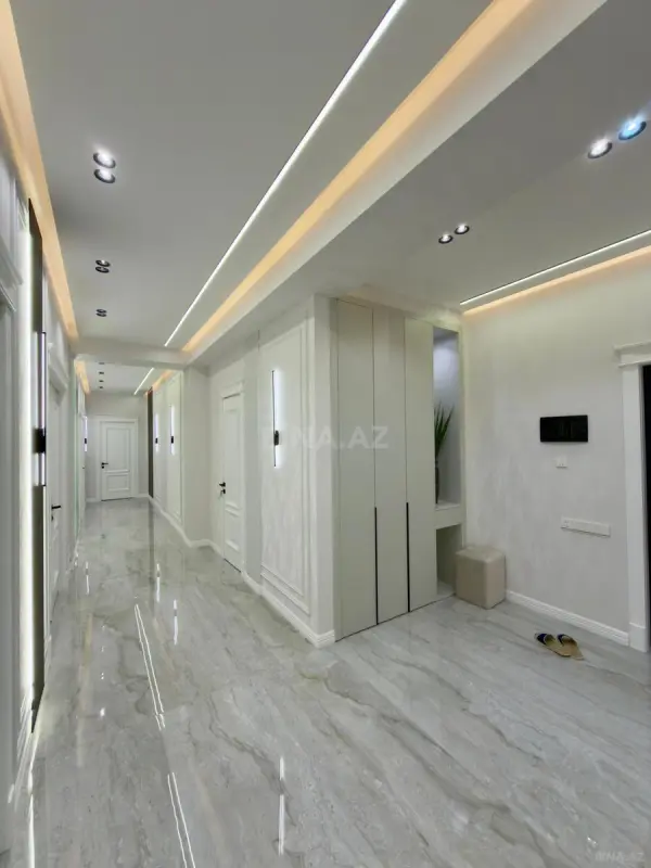 Satılır 4 otaqlı mənzil 143 m²