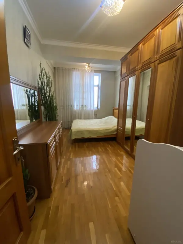 Kirayə verilir 3 otaqlı mənzil 128 m²