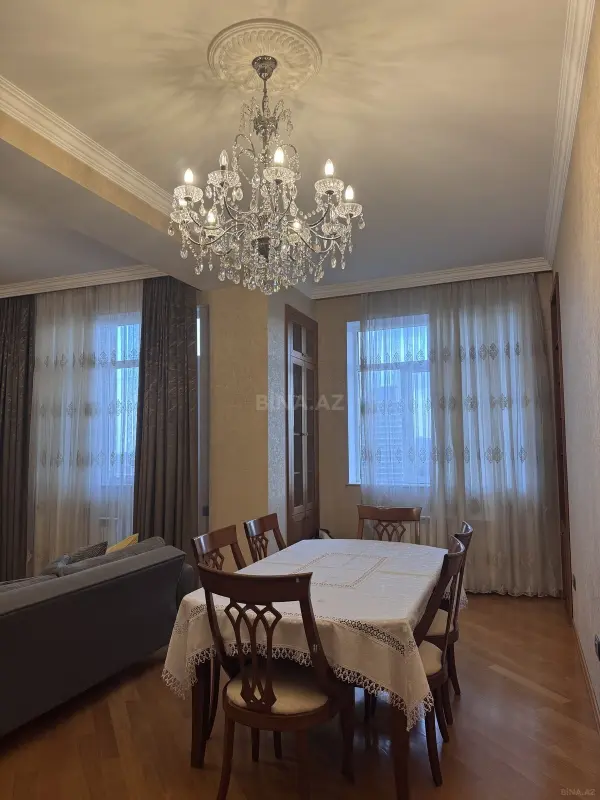Kirayə verilir 2 otaqlı mənzil 118 m²